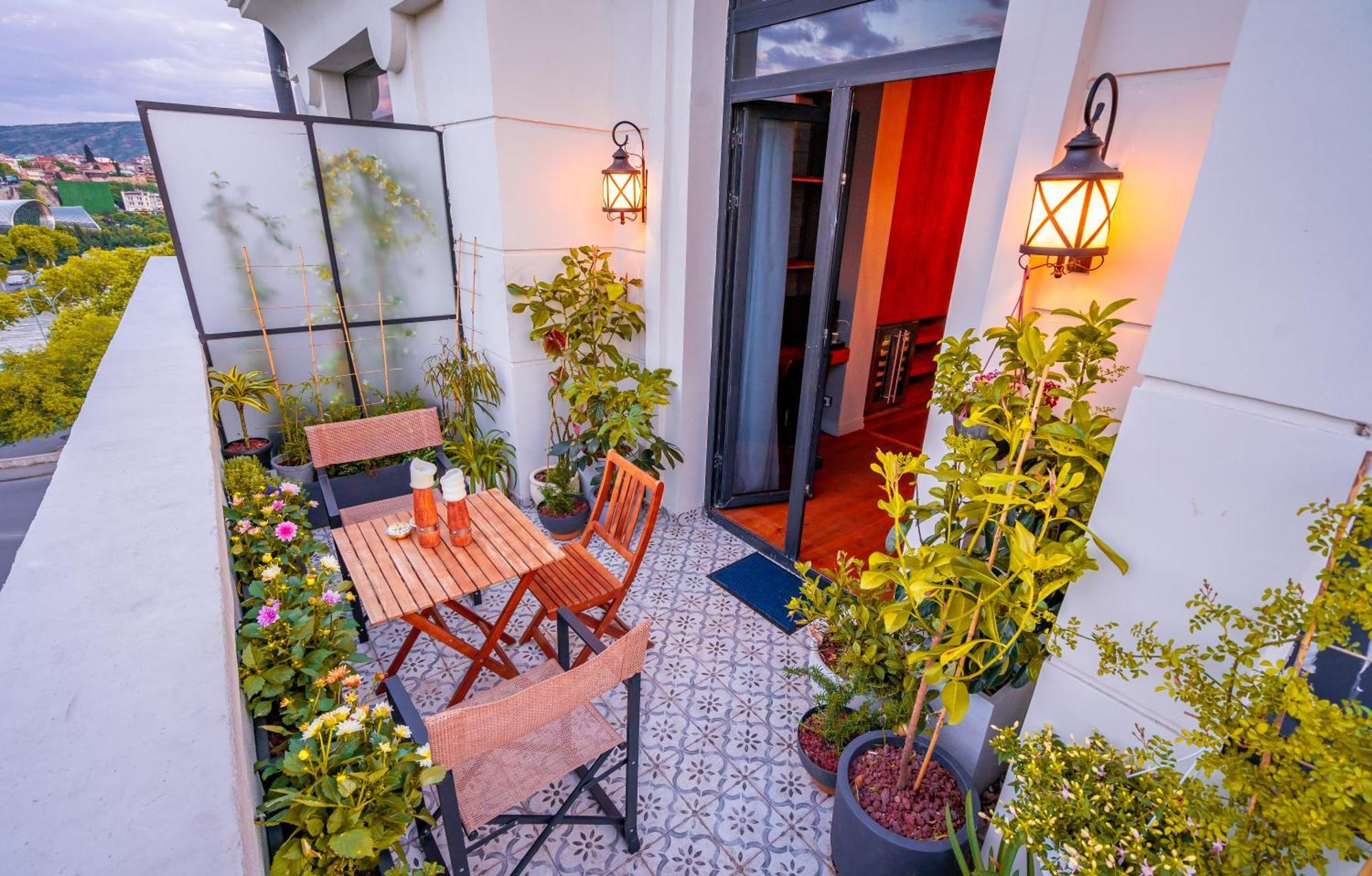 Zorba&Bond Boutique Hotel Тбилиси Экстерьер фото
